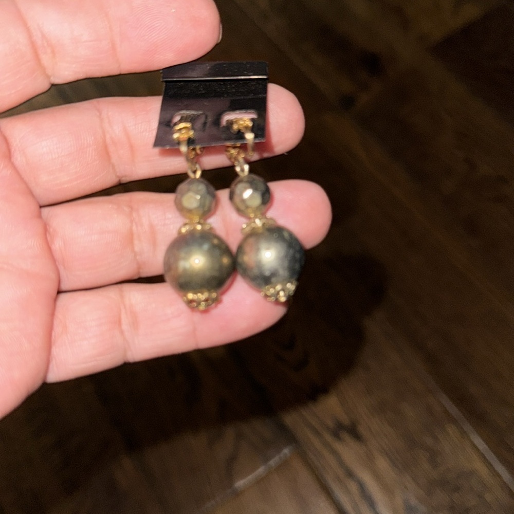NWT Elegant Gold and Silver Tone Clip On Earrings - Picture 2 of 2